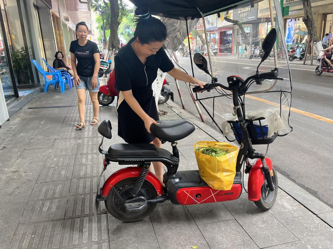 創(chuàng)建衛(wèi)生城市，營(yíng)造整潔文明環(huán)境